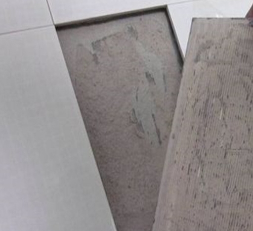 江口瓷砖空鼓维修公司分享瓷砖铺贴时如果打浆（即涂抹在瓷砖背面和基层上的砂浆或瓷砖胶）过少，会带来以下问题
